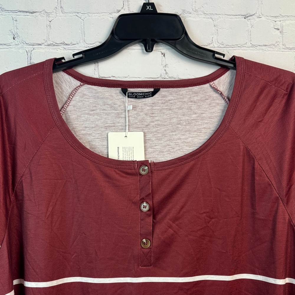 BloomChic Maroon and White Striped Short Sleeve Top Plus Size 2X - Picture 4 of 6